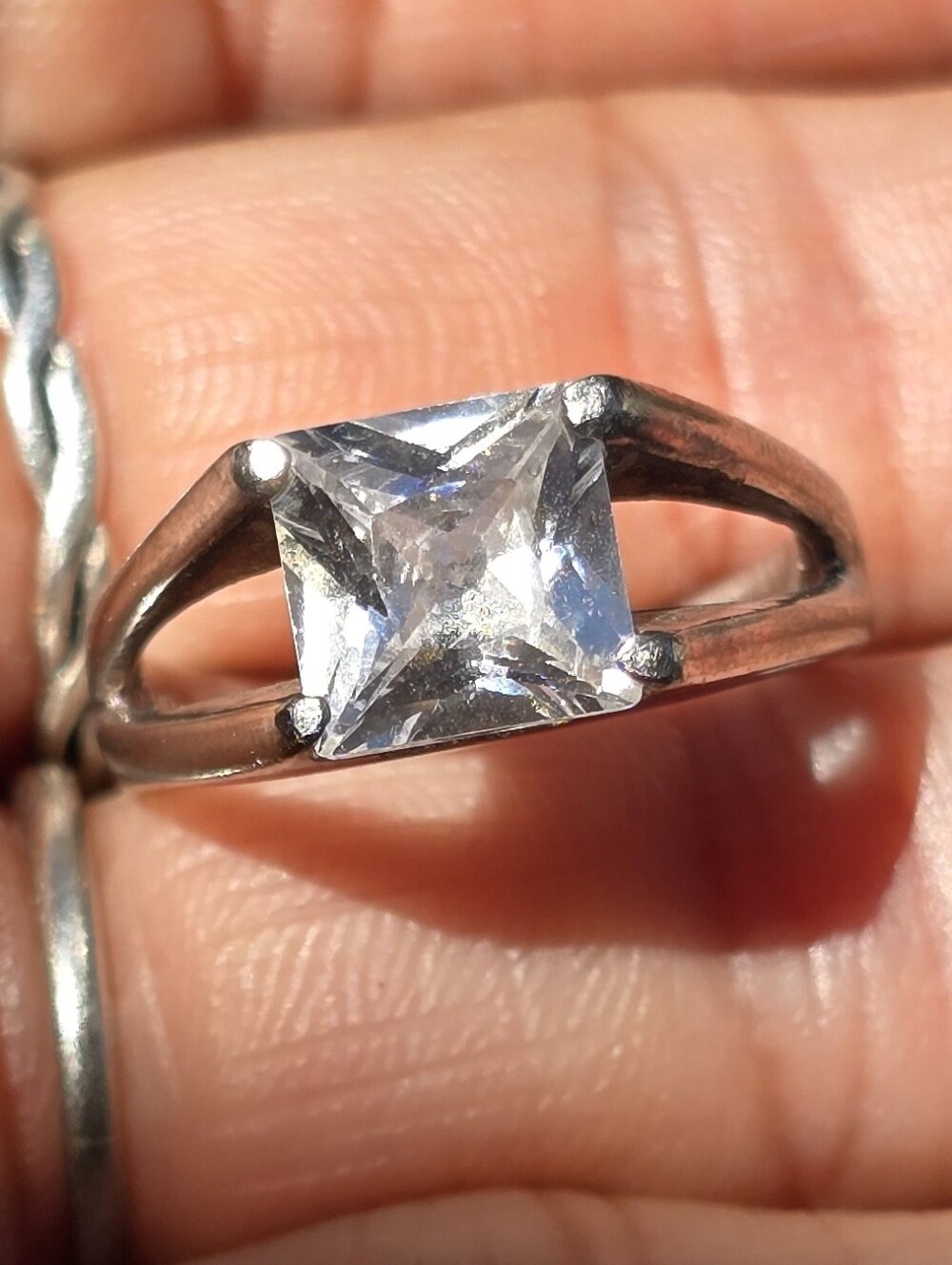 Bold 925 sterling silver solitare princess-cut CZ diamond ring
